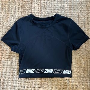 Nike Workout Top Cropped